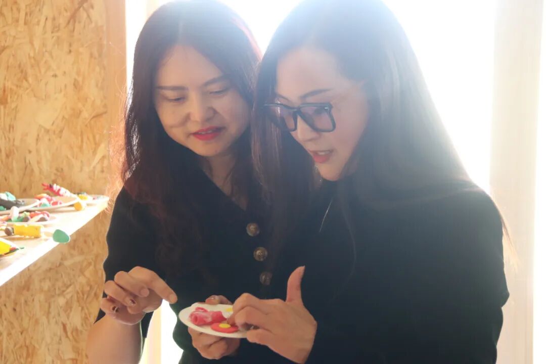 绵阳高新区(科技城直管区)社治局教体科科长张瑛一行到绵阳高新区火炬一小调研