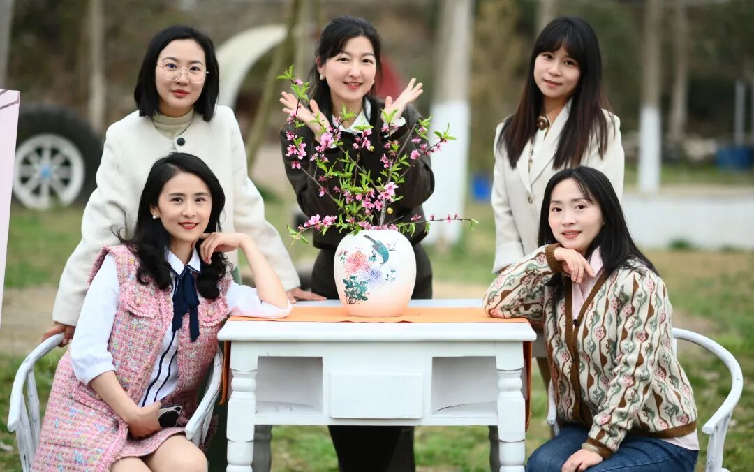 幸福“班花”·踏青去——火炬一小第十一届班主任节团建活动