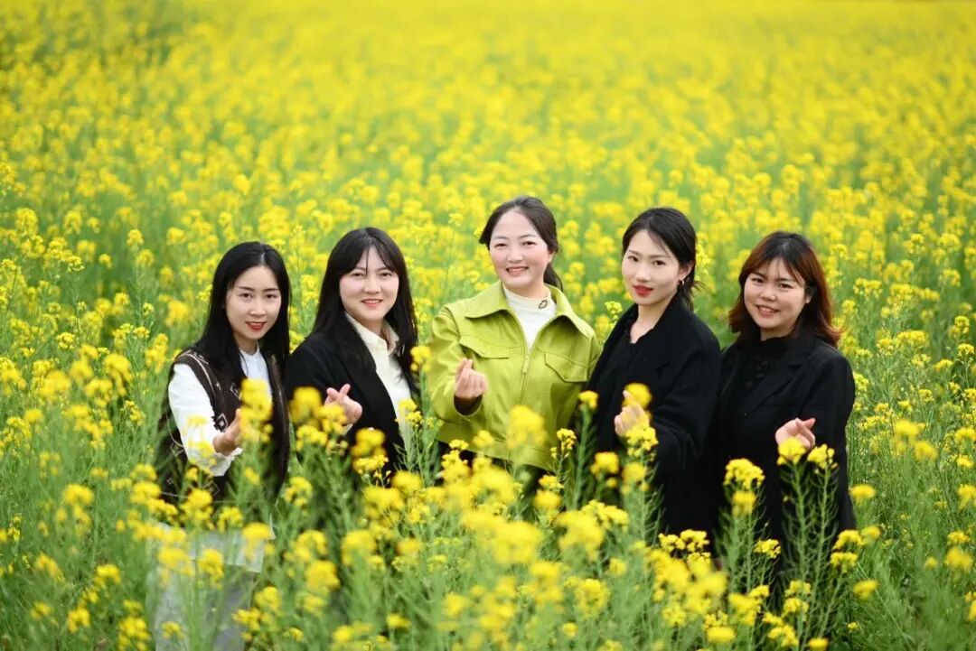 幸福“班花”·踏青去——火炬一小第十一届班主任节团建活动