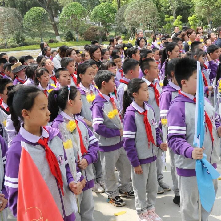致敬，永远的英雄丨高新区火炬一小清明祭扫活动