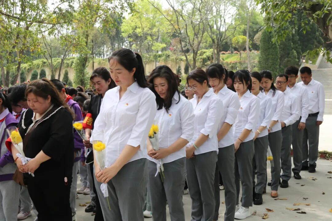 致敬，永远的英雄丨高新区火炬一小清明祭扫活动