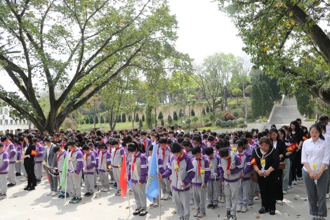 致敬，永远的英雄丨高新区火炬一小清明祭扫活动