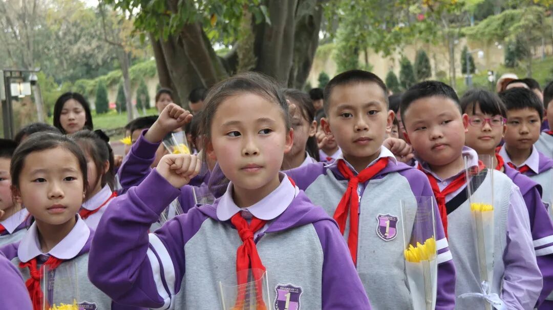 致敬，永远的英雄丨高新区火炬一小清明祭扫活动