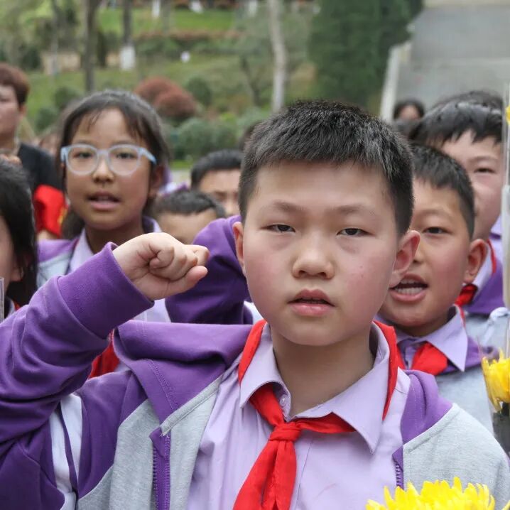 致敬，永远的英雄丨高新区火炬一小清明祭扫活动