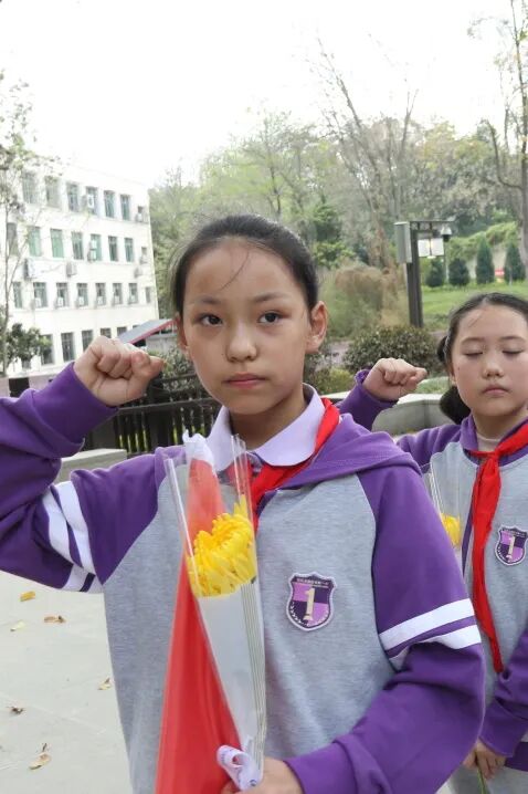 致敬，永远的英雄丨高新区火炬一小清明祭扫活动