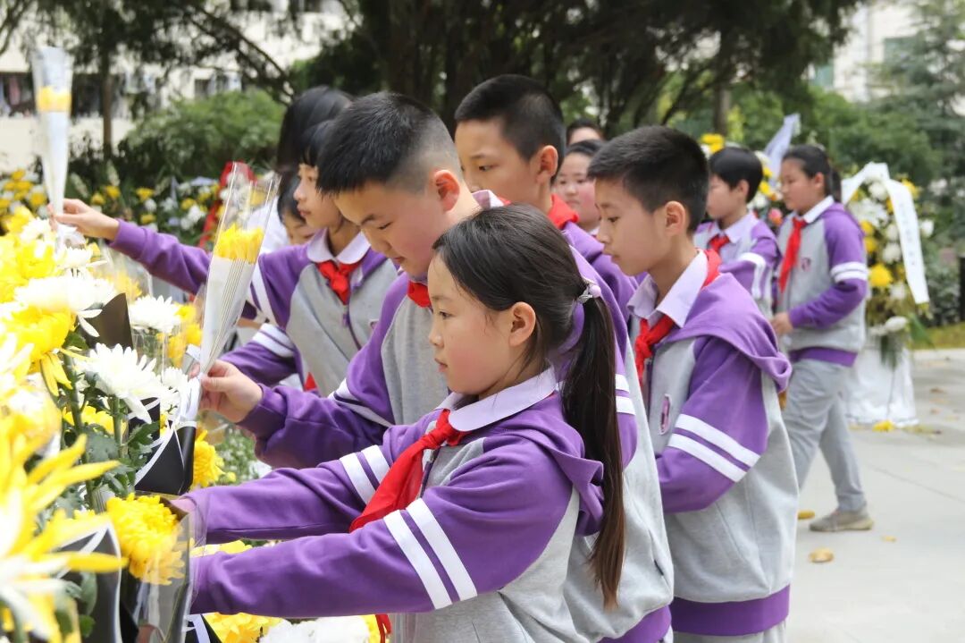 致敬，永远的英雄丨高新区火炬一小清明祭扫活动
