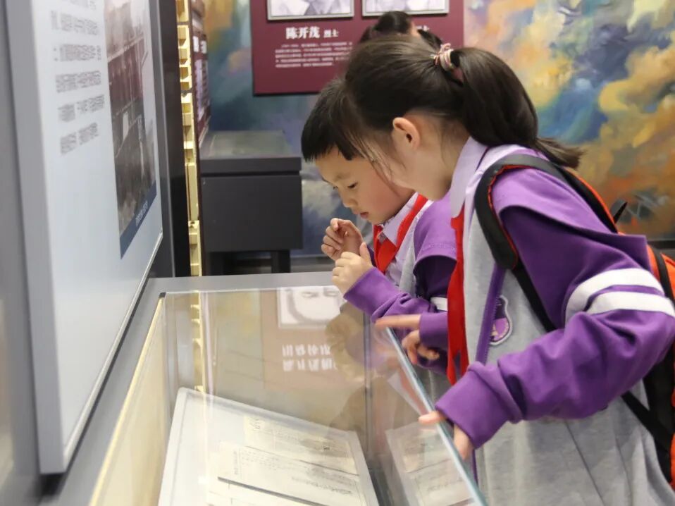 致敬，永远的英雄丨高新区火炬一小清明祭扫活动