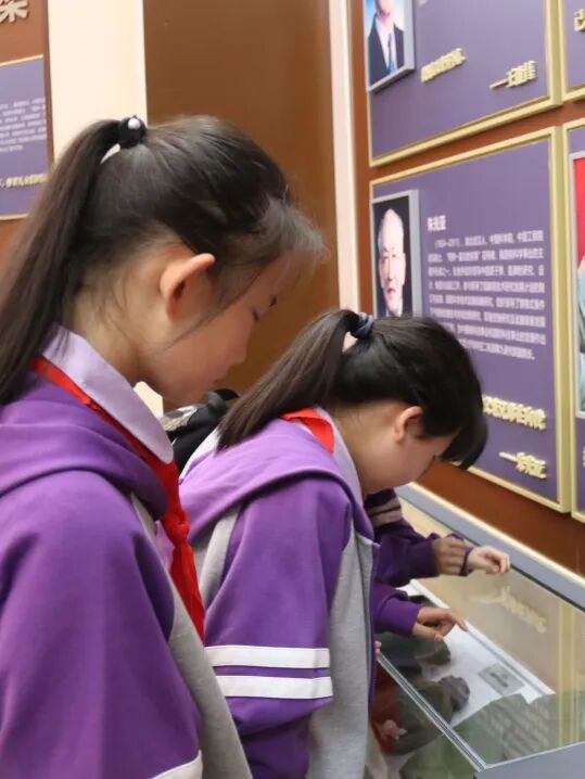 致敬，永远的英雄丨高新区火炬一小清明祭扫活动