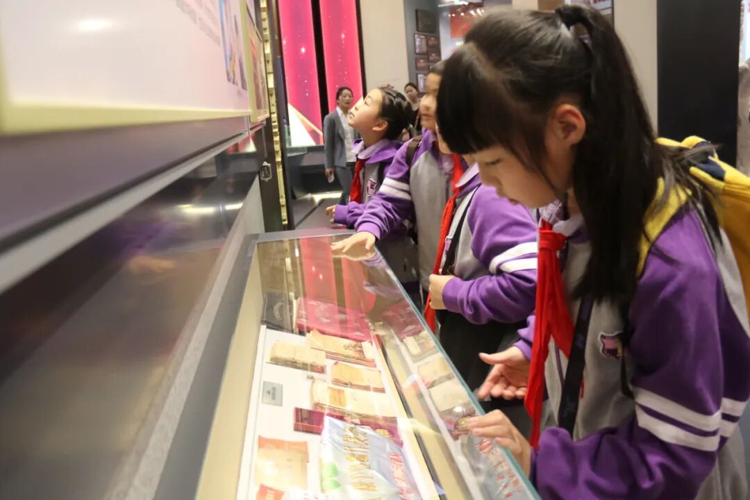 致敬，永远的英雄丨高新区火炬一小清明祭扫活动