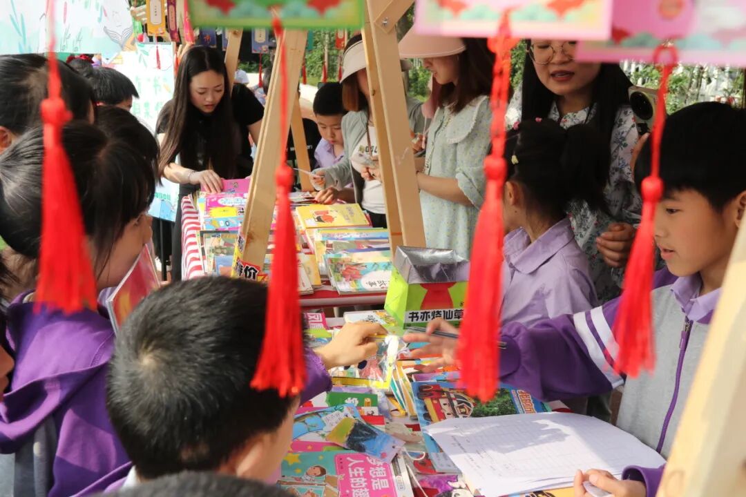 【火一读书节】春色恰如许，“旧书”开启新旅程 ---火炬一小2024年春第十一届读书节之跳蚤书市