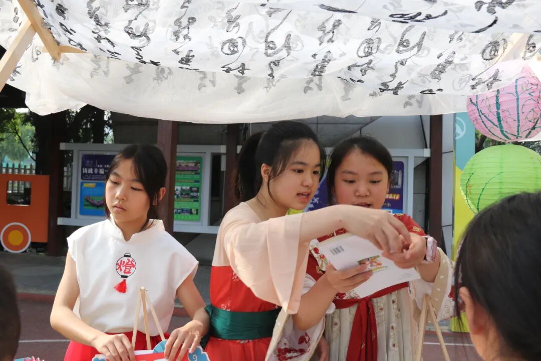 【火一读书节】春色恰如许，“旧书”开启新旅程 ---火炬一小2024年春第十一届读书节之跳蚤书市