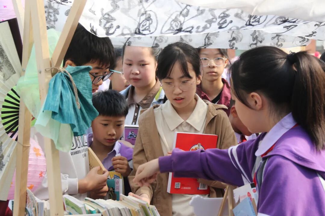 【火一读书节】春色恰如许，“旧书”开启新旅程 ---火炬一小2024年春第十一届读书节之跳蚤书市