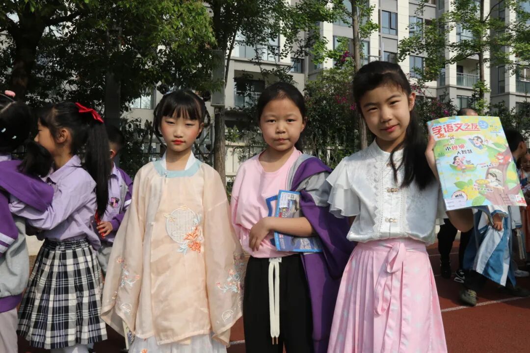 【火一读书节】春色恰如许，“旧书”开启新旅程 ---火炬一小2024年春第十一届读书节之跳蚤书市