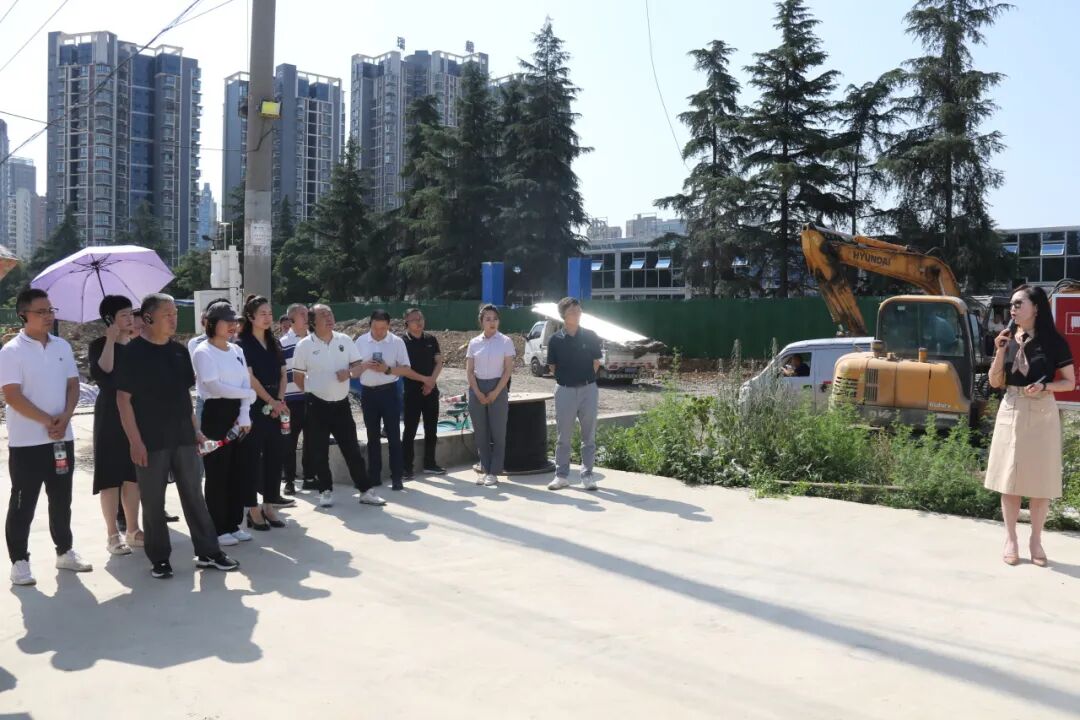 绵阳科技城党群工作部区人大代表、政协委员视察调研火炬一小新校区项目建设工作