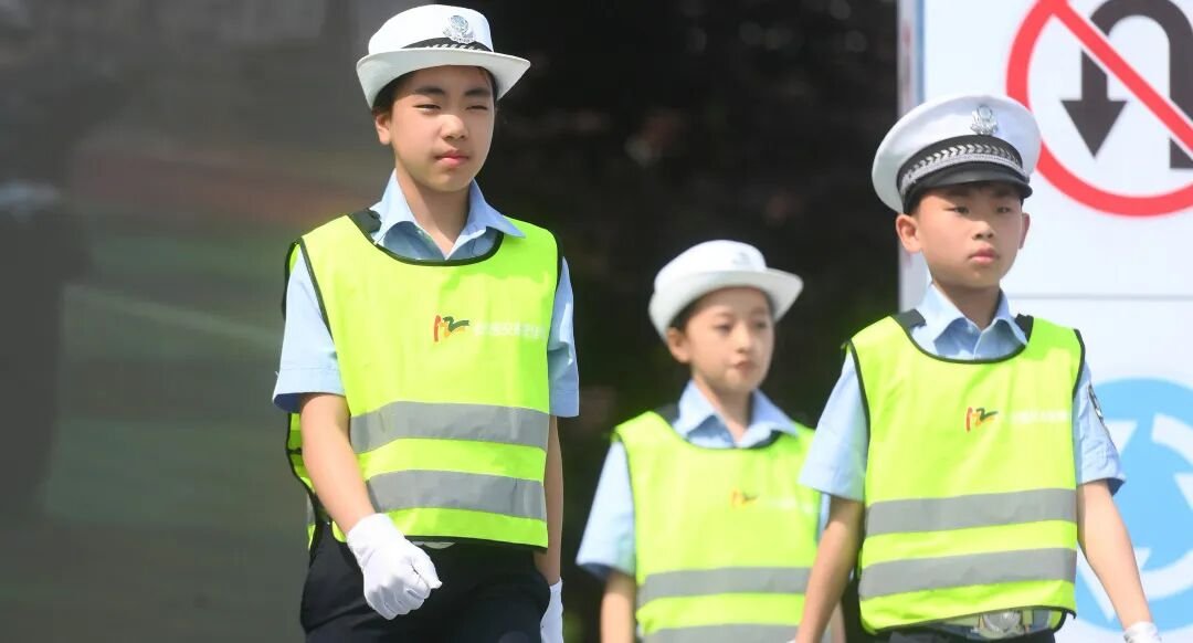 文明交通 浸润文明人生│火炬一小“小交警”特色彰显