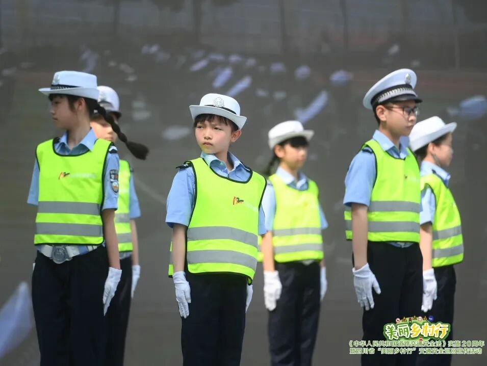 文明交通 浸润文明人生│火炬一小“小交警”特色彰显