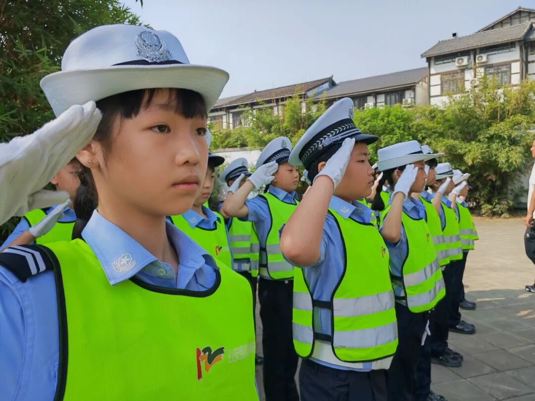 文明交通 浸润文明人生│火炬一小“小交警”特色彰显
