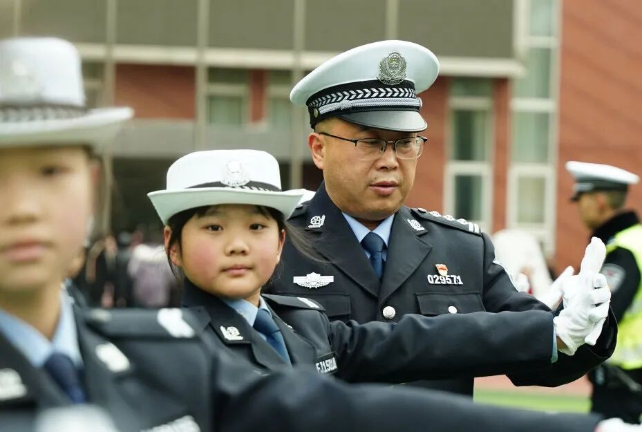 文明交通 浸润文明人生│火炬一小“小交警”特色彰显