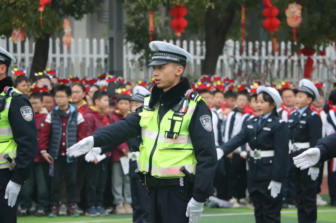 文明交通 浸润文明人生│火炬一小“小交警”特色彰显