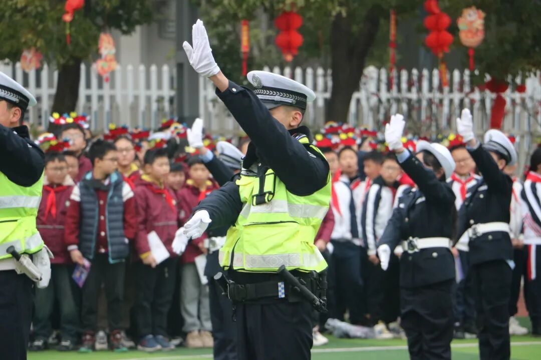 文明交通 浸润文明人生│火炬一小“小交警”特色彰显