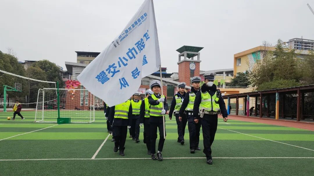 文明交通 浸润文明人生│火炬一小“小交警”特色彰显