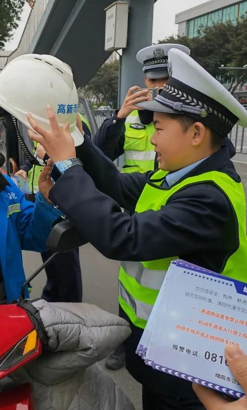 文明交通 浸润文明人生│火炬一小“小交警”特色彰显