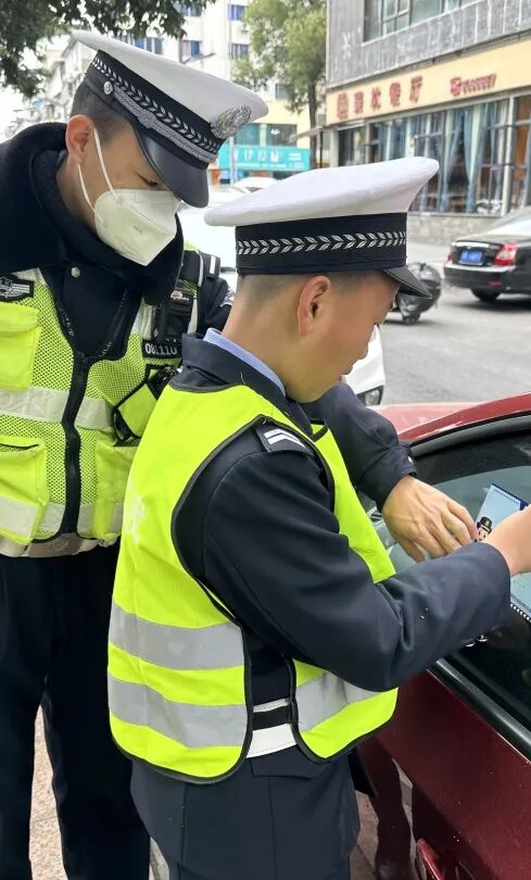文明交通 浸润文明人生│火炬一小“小交警”特色彰显