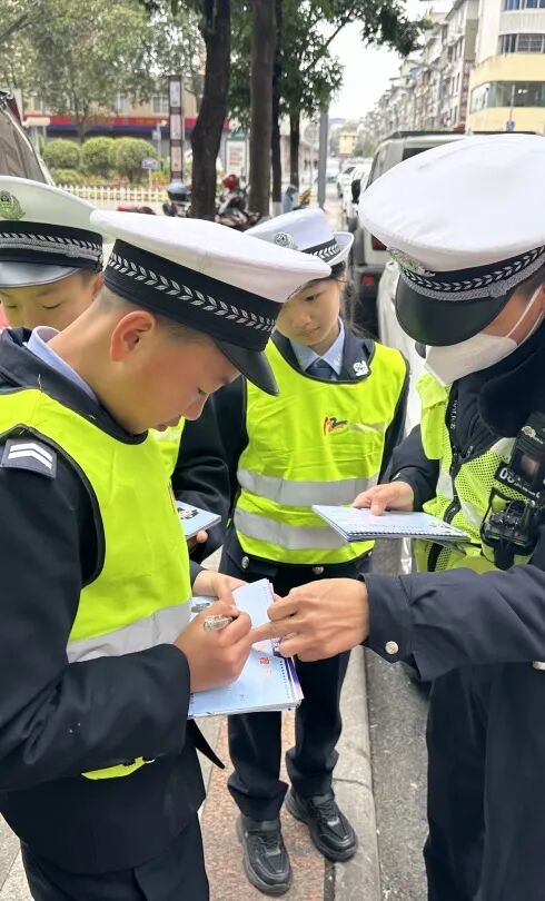 文明交通 浸润文明人生│火炬一小“小交警”特色彰显