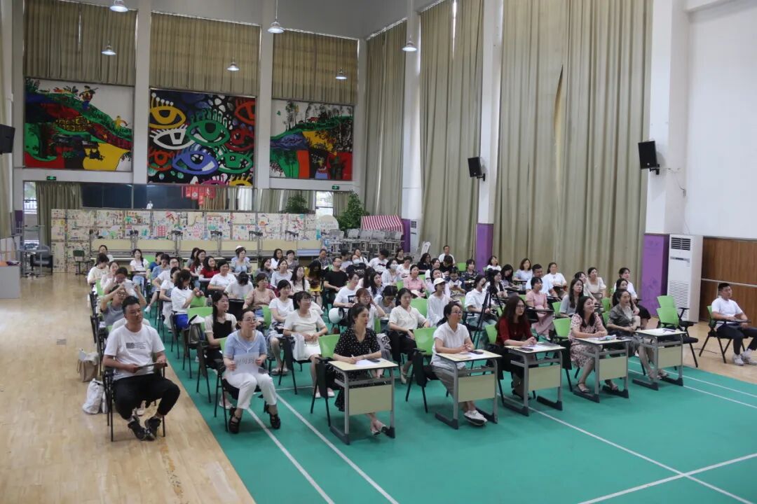 百舸争流，奋楫向前锤炼素养  ---火炬一小教师师德师风演讲比赛暨 31 期教师论坛活动