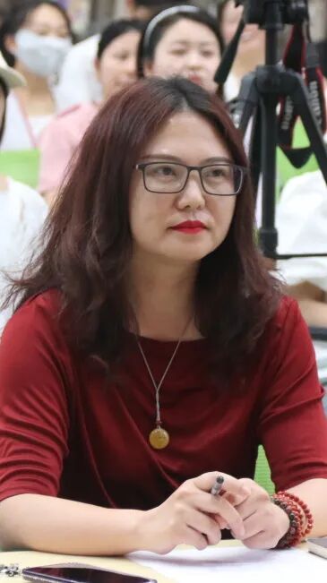 百舸争流，奋楫向前锤炼素养  ---火炬一小教师师德师风演讲比赛暨 31 期教师论坛活动