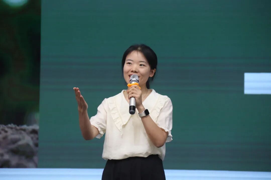 百舸争流，奋楫向前锤炼素养  ---火炬一小教师师德师风演讲比赛暨 31 期教师论坛活动