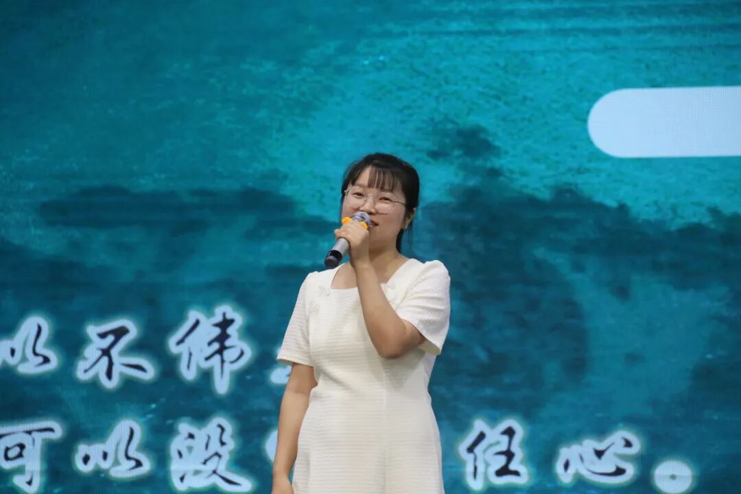 百舸争流，奋楫向前锤炼素养  ---火炬一小教师师德师风演讲比赛暨 31 期教师论坛活动