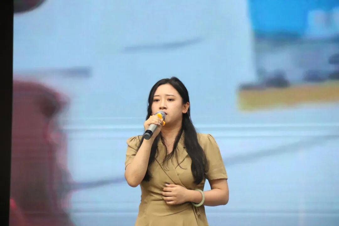 百舸争流，奋楫向前锤炼素养  ---火炬一小教师师德师风演讲比赛暨 31 期教师论坛活动