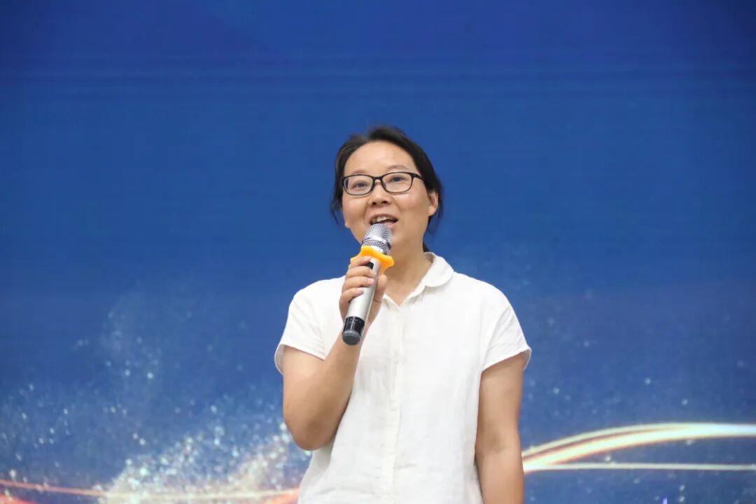 百舸争流，奋楫向前锤炼素养  ---火炬一小教师师德师风演讲比赛暨 31 期教师论坛活动