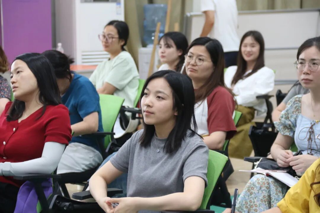 百舸争流，奋楫向前锤炼素养  ---火炬一小教师师德师风演讲比赛暨 31 期教师论坛活动