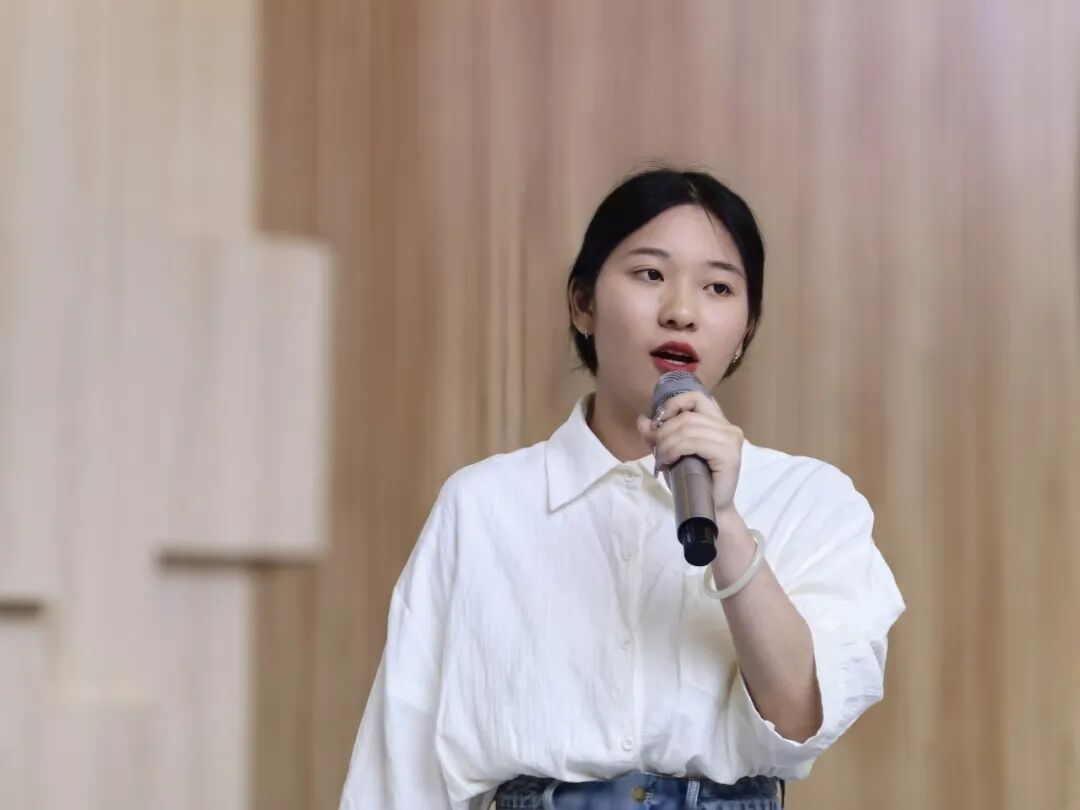百舸争流，奋楫向前锤炼素养  ---火炬一小教师师德师风演讲比赛暨 31 期教师论坛活动