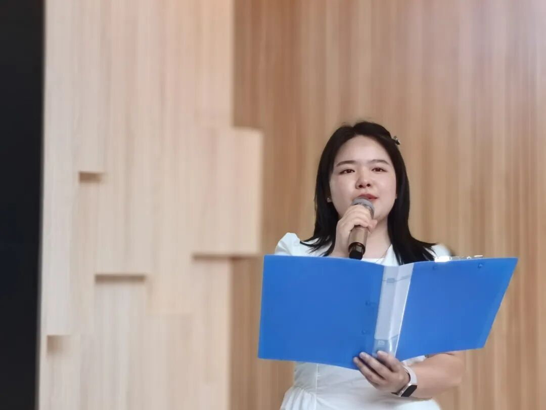 百舸争流，奋楫向前锤炼素养  ---火炬一小教师师德师风演讲比赛暨 31 期教师论坛活动