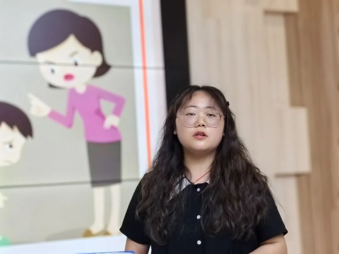 百舸争流，奋楫向前锤炼素养  ---火炬一小教师师德师风演讲比赛暨 31 期教师论坛活动
