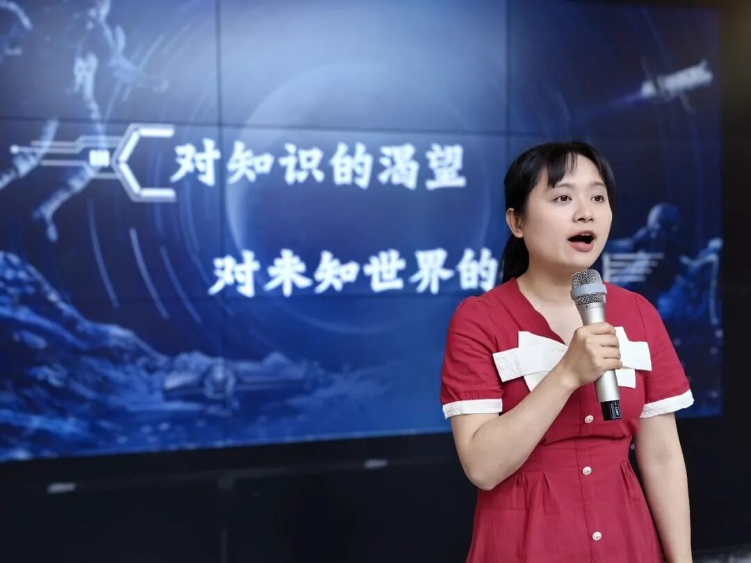 百舸争流，奋楫向前锤炼素养  ---火炬一小教师师德师风演讲比赛暨 31 期教师论坛活动