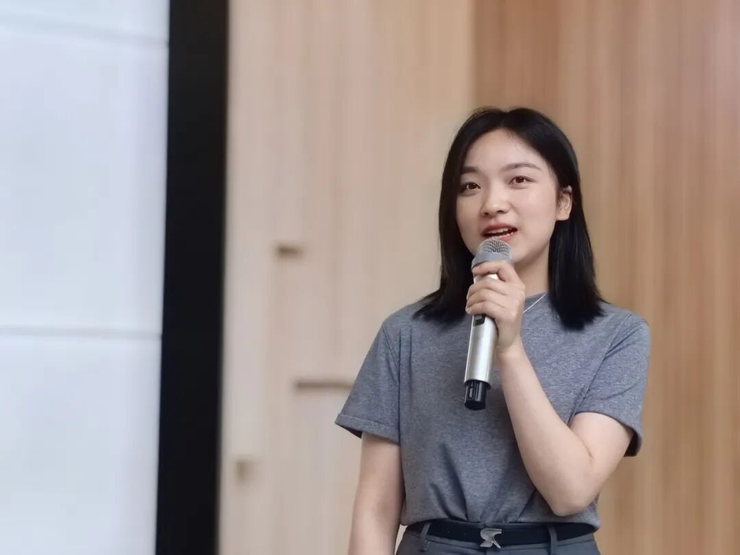 百舸争流，奋楫向前锤炼素养  ---火炬一小教师师德师风演讲比赛暨 31 期教师论坛活动