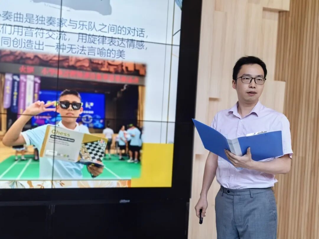 百舸争流，奋楫向前锤炼素养  ---火炬一小教师师德师风演讲比赛暨 31 期教师论坛活动