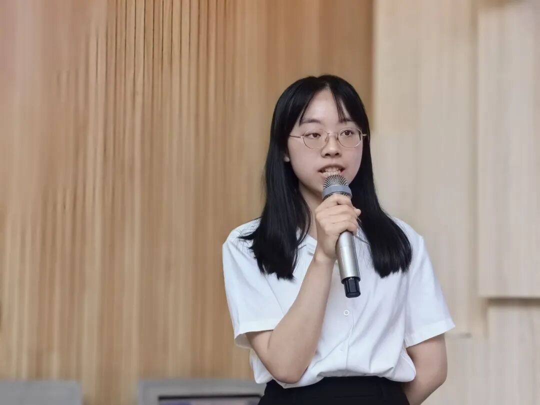 百舸争流，奋楫向前锤炼素养  ---火炬一小教师师德师风演讲比赛暨 31 期教师论坛活动