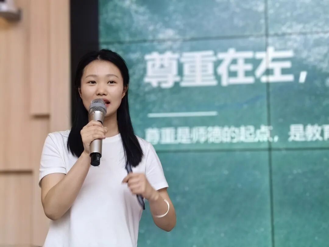 百舸争流，奋楫向前锤炼素养  ---火炬一小教师师德师风演讲比赛暨 31 期教师论坛活动