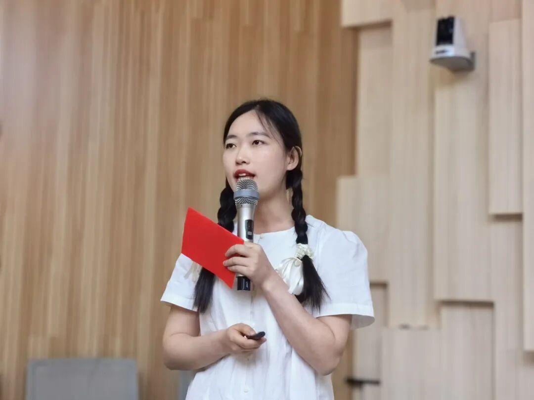 百舸争流，奋楫向前锤炼素养  ---火炬一小教师师德师风演讲比赛暨 31 期教师论坛活动
