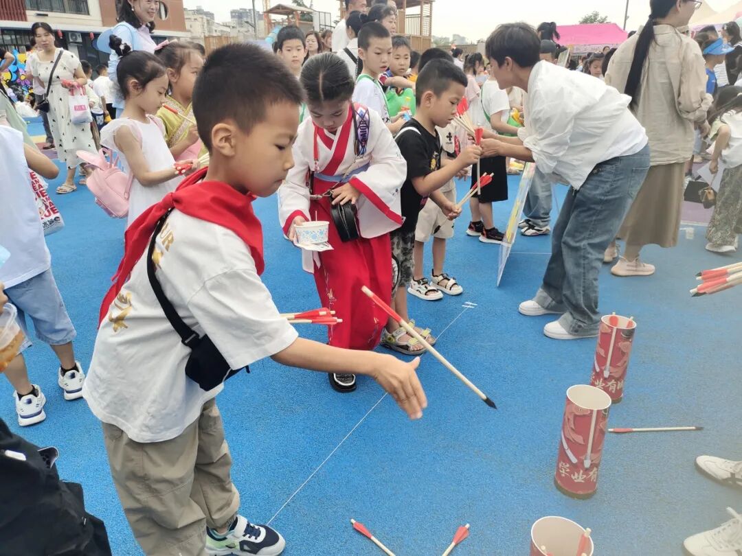 萌小探奇幻游嘉年华——火炬一小六一系列活动