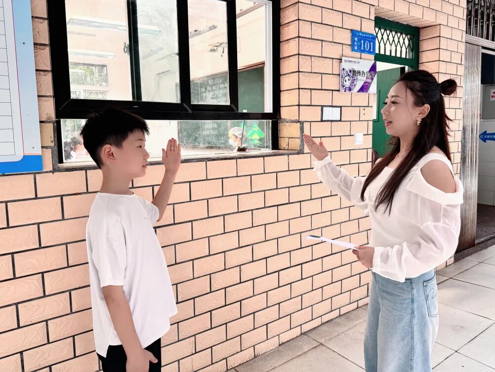 十全十美  我们又摘冠啦！——火炬一小苏羿云同学荣获市演讲比赛冠军