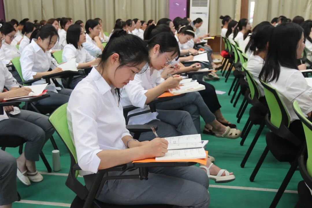 出发/一起奔赴，我们的"未来"----2024年秋火炬一小教师开学工作会