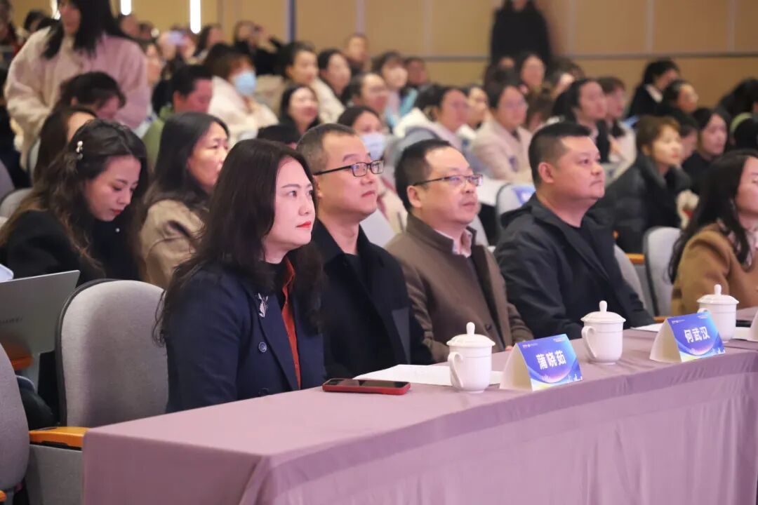 立足教材提素养,培育绵州好课堂 ——绵阳市2024年小学语文青年教师素养展评暨新教材培训会在火炬一小举行