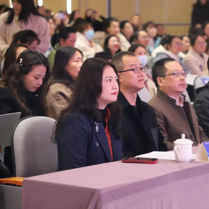 立足教材提素养,培育绵州好课堂 ——绵阳市2024年小学语文青年教师素养展评暨新教材培训会在火炬一小举行