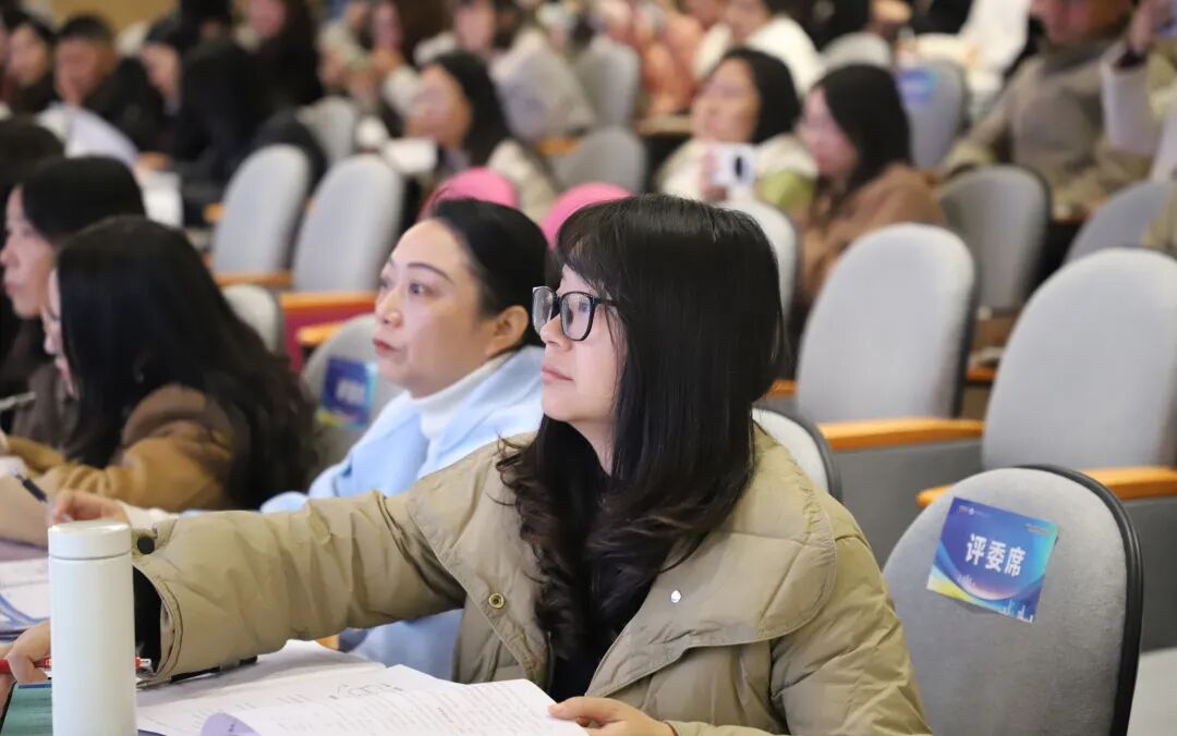 立足教材提素养,培育绵州好课堂 ——绵阳市2024年小学语文青年教师素养展评暨新教材培训会在火炬一小举行